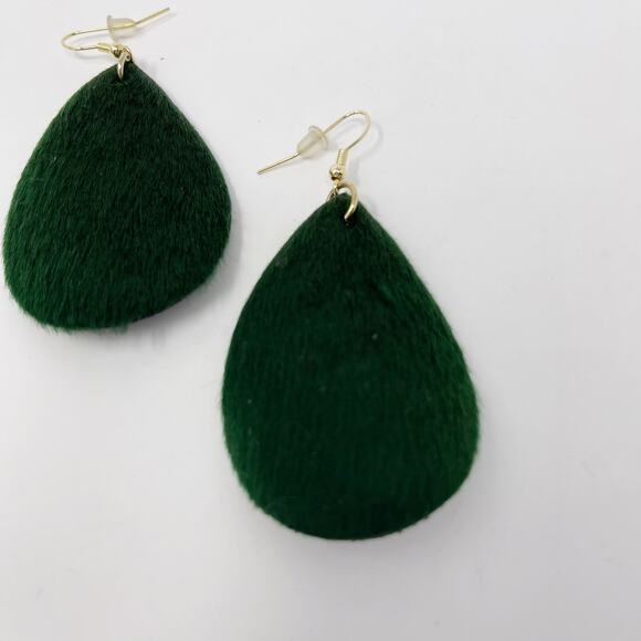 Boutique Emerald Green Faux Leather Teardrop Earrings Statement Textured Costume - Picture 2 of 4